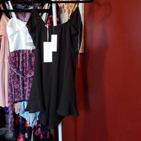 Romper - Picture 2 of 4